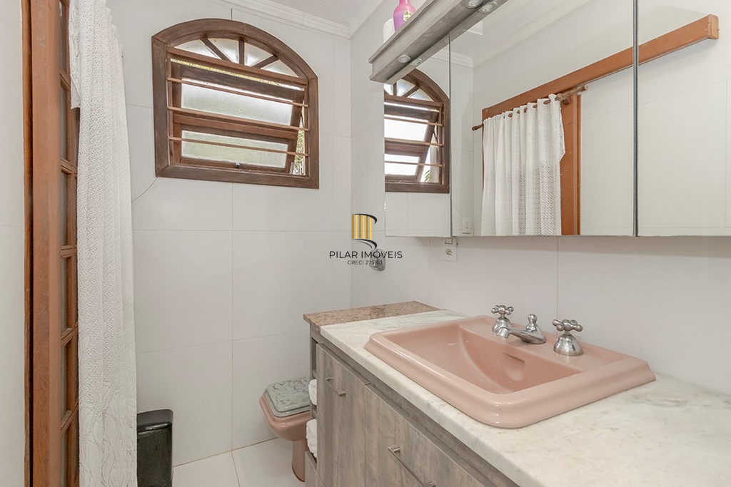 Casa 4 dormitórios no bairro Passo da Areia