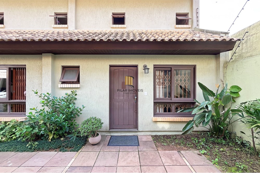 Casa de Condomínio 2 dormitórios no bairro Camaquã