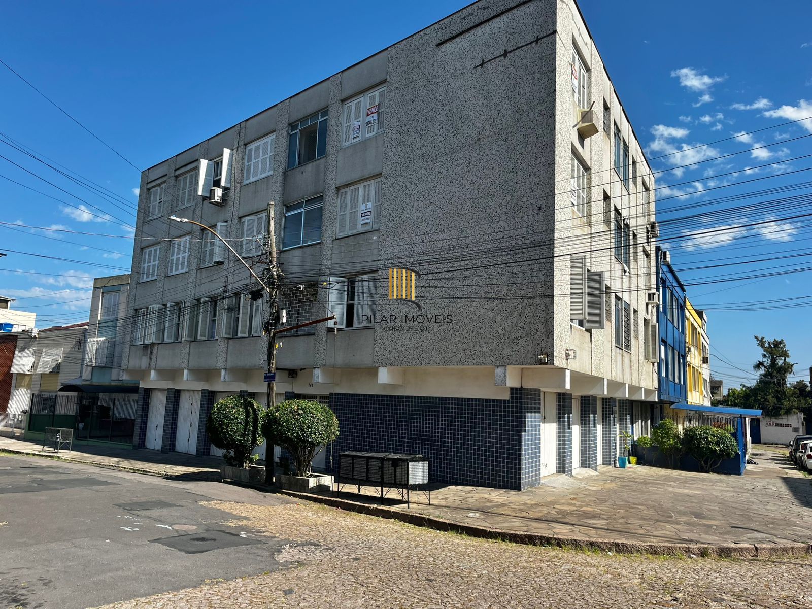 Apto de 01 dorm, no Passo da Areia, 45 m2, 2 lances de escada, ótima localização