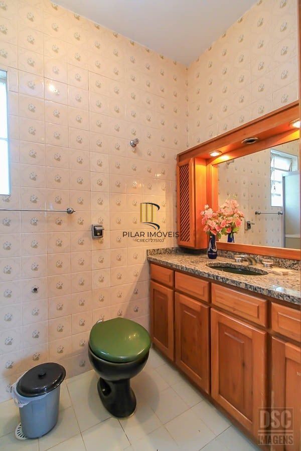 Casa 3 dormitórios no bairro Glória
