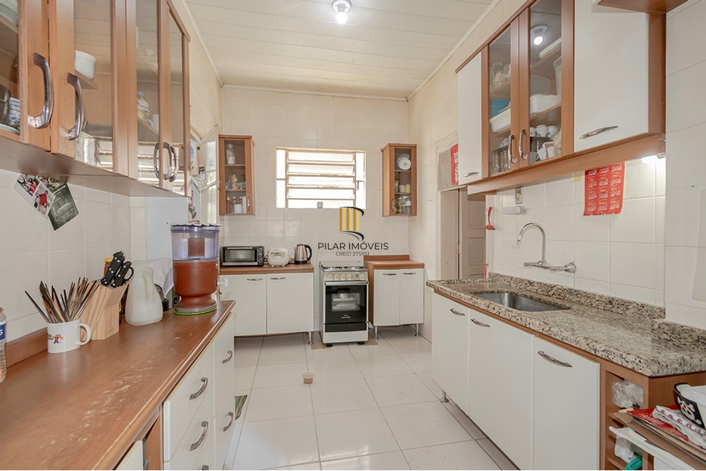 Casa 4 dormitórios no bairro Bom Fim