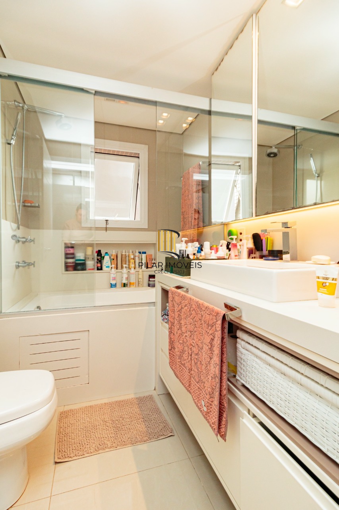 Apartamento 4 dormitórios no bairro Menino Deus