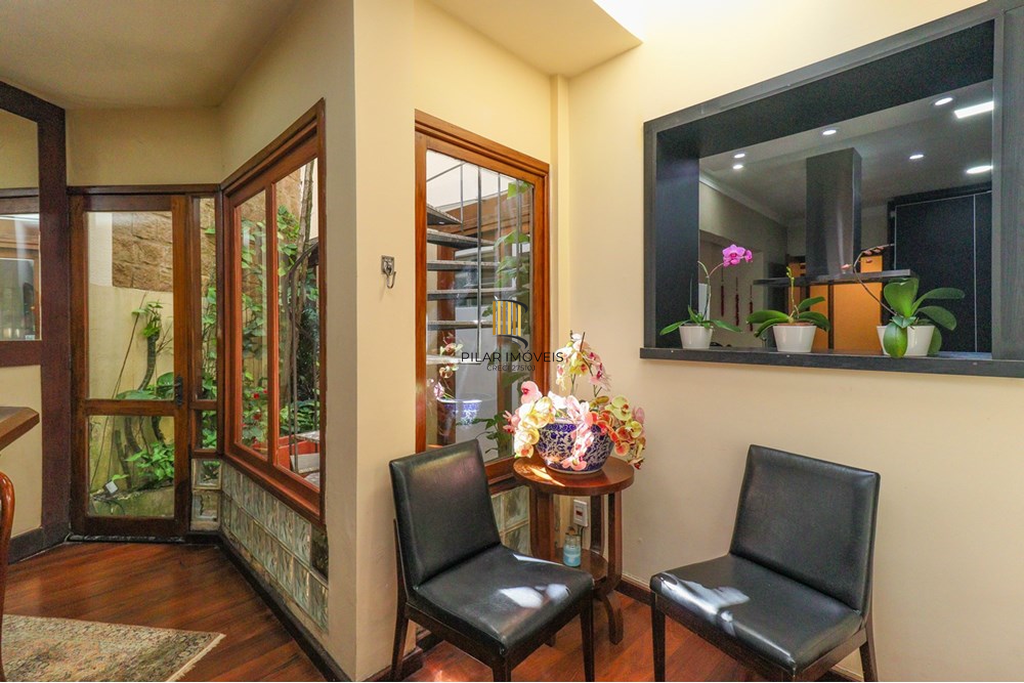 Casa 4 dormitórios no bairro Três Figueiras