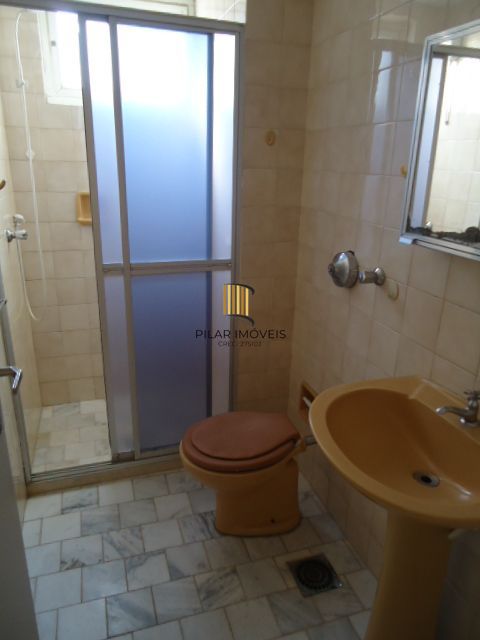 01 dormitório com 50 m2, prédio com elevador