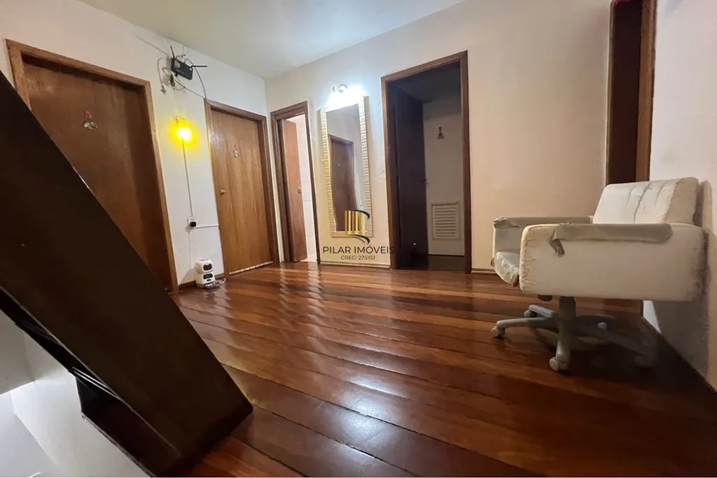 Casa 5 dormitórios no bairro Partenon