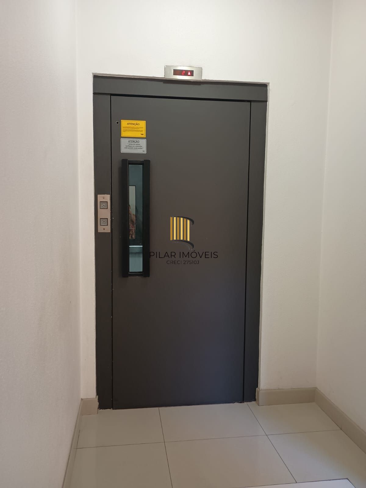 Sala comercial com 33,13 m2, multiuso, ampla, ventilada e ensolarada.