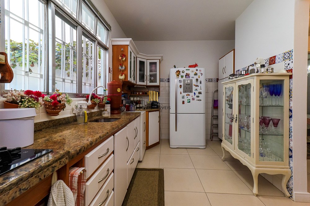 Casa 4 dormitórios no bairro Passo da Areia