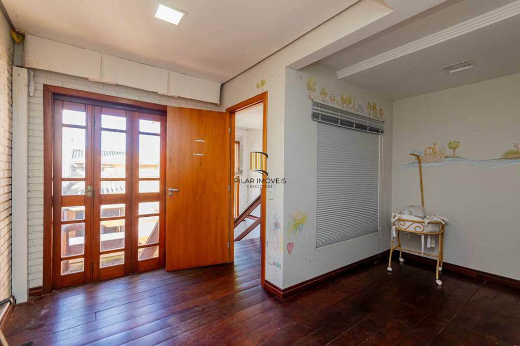 Casa 6 dormitórios no bairro Tristeza