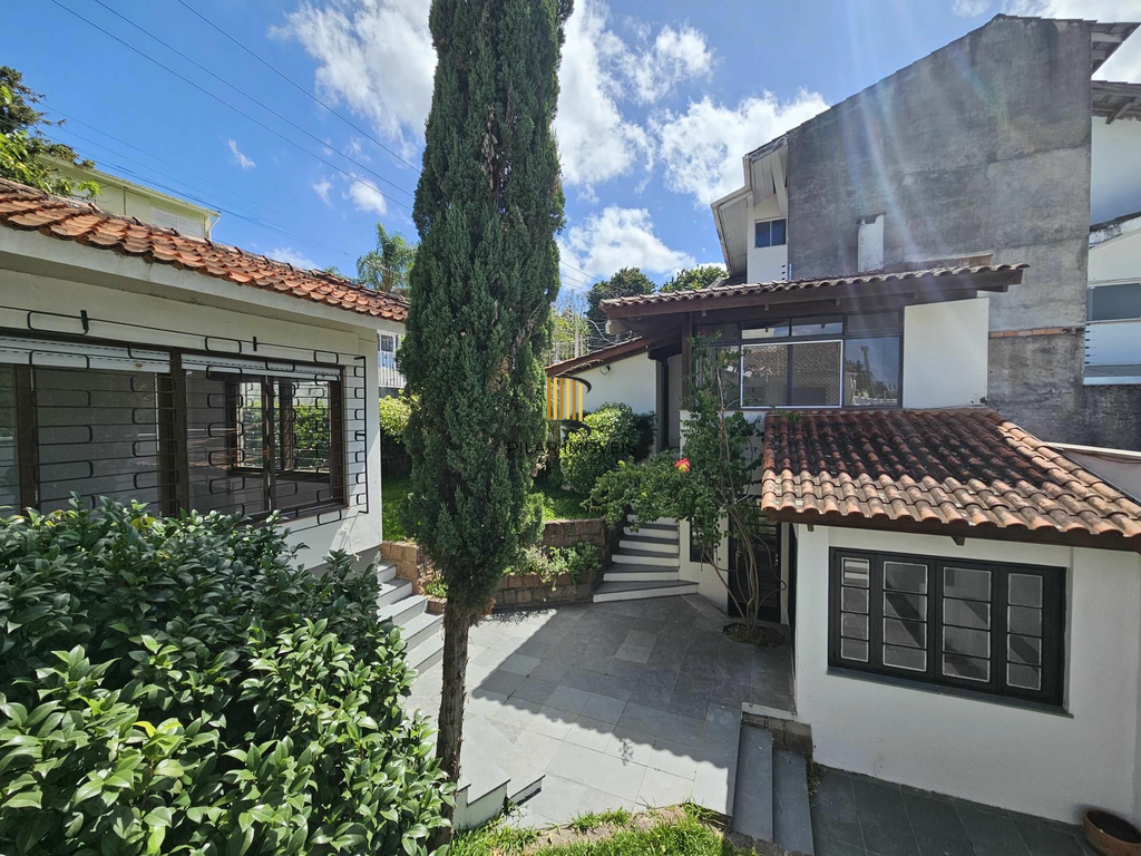 Casa 3 dormitórios no bairro Três Figueiras