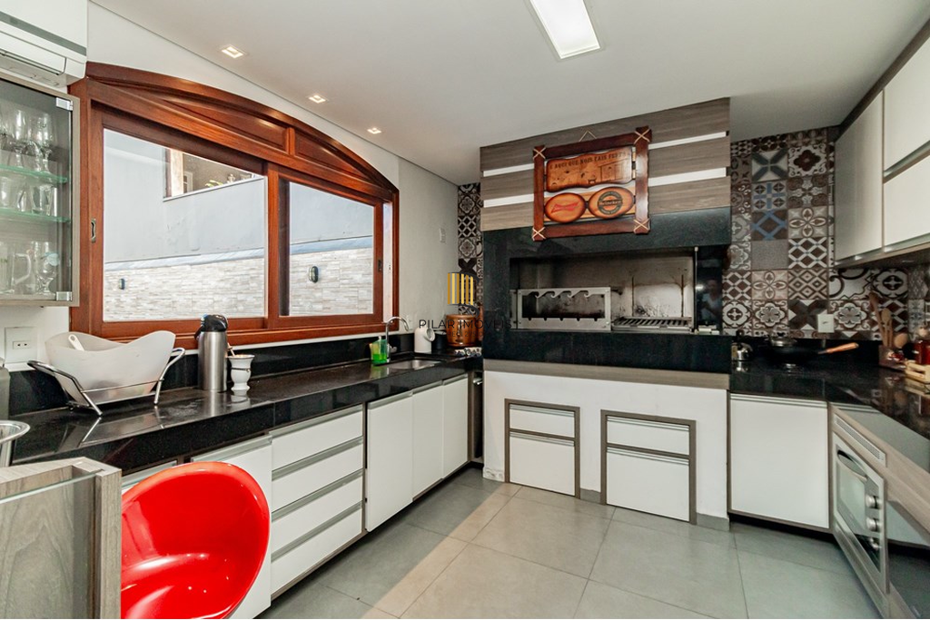 Casa 4 dormitórios no bairro Jardim Planalto