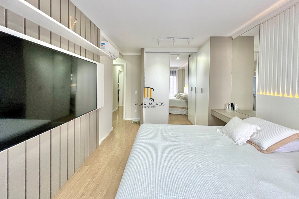 Casa 3 dormitórios no bairro Igara