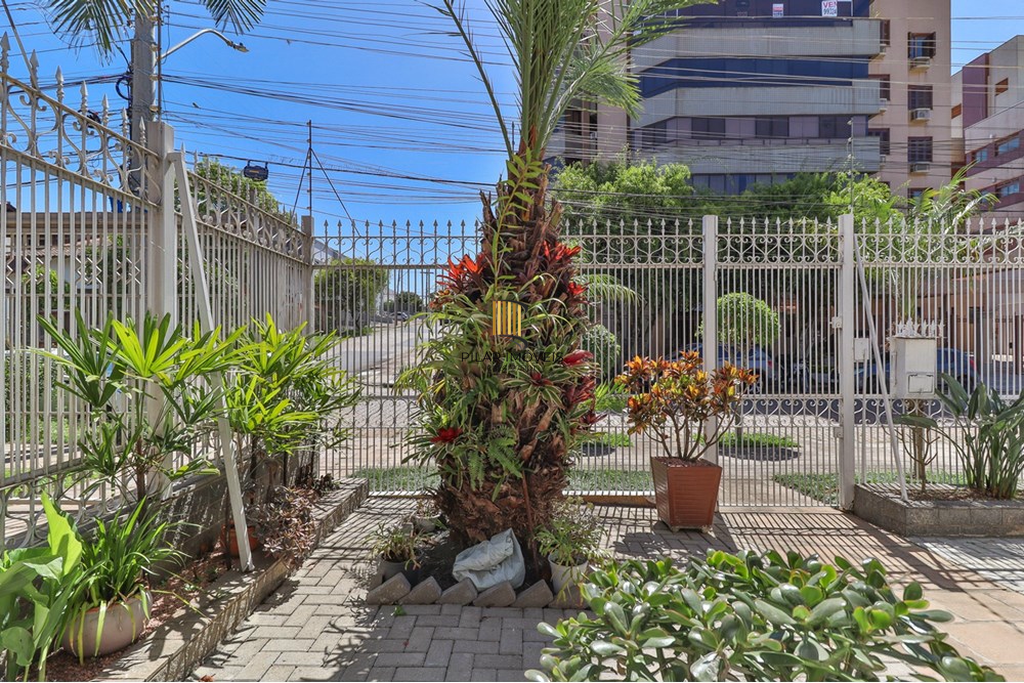 Casa 5 dormitórios no bairro Jardim Lindóia