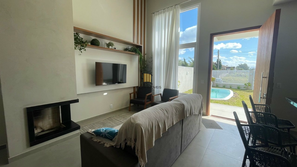 Casa 3 dormitórios no bairro Noiva do Mar