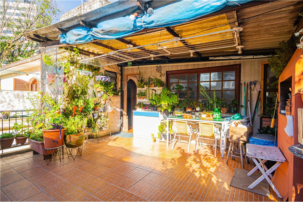 Casa 5 dormitórios no bairro Petrópolis