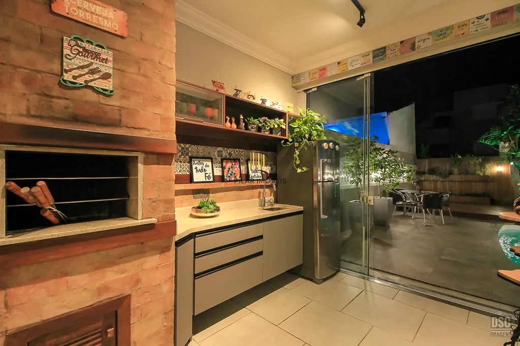Casa 3 dormitórios no bairro Hípica