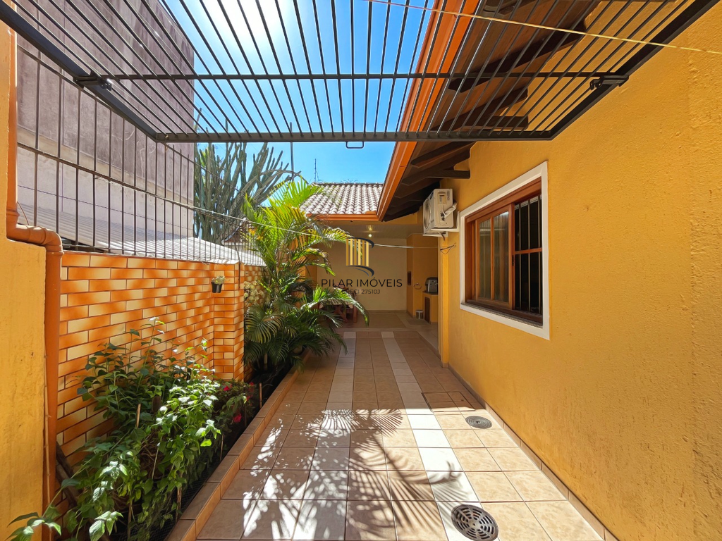 Casa 3 dormitórios no bairro Santana