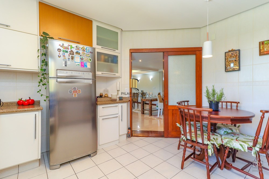 Casa 4 dormitórios no bairro Ipanema