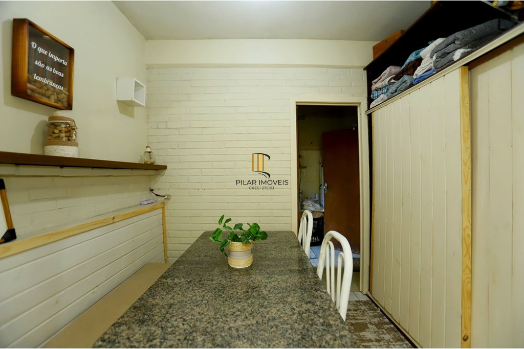 Casa 6 dormitórios no bairro Lomba do Pinheiro