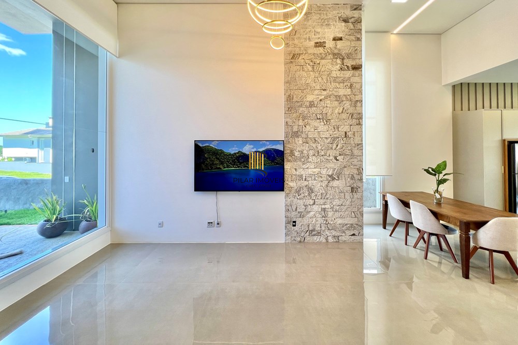 Casa de Condomínio 3 dormitórios no bairro Sanga Funda