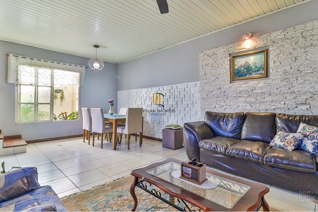 Casa 6 dormitórios no bairro Teresópolis