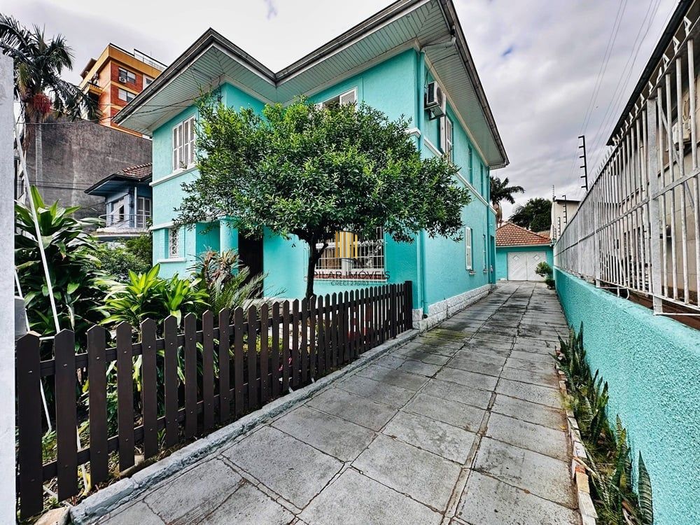 Casa 4 dormitórios no bairro Floresta