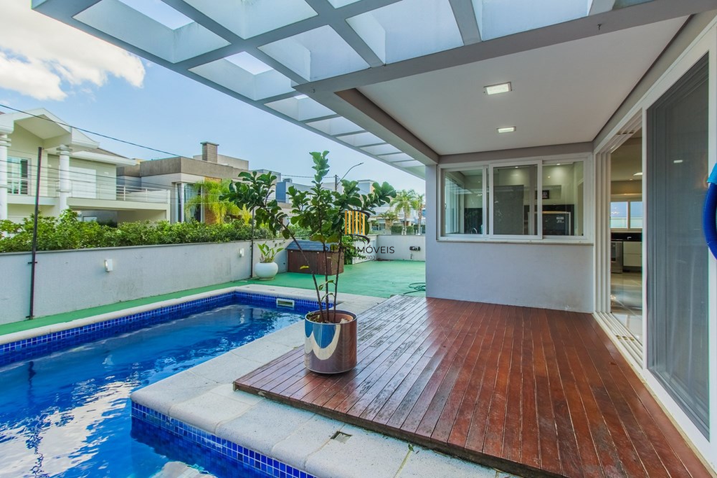 Casa 4 dormitórios no bairro Igara