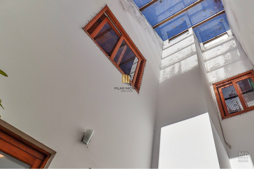 Casa 5 dormitórios no bairro Ipanema
