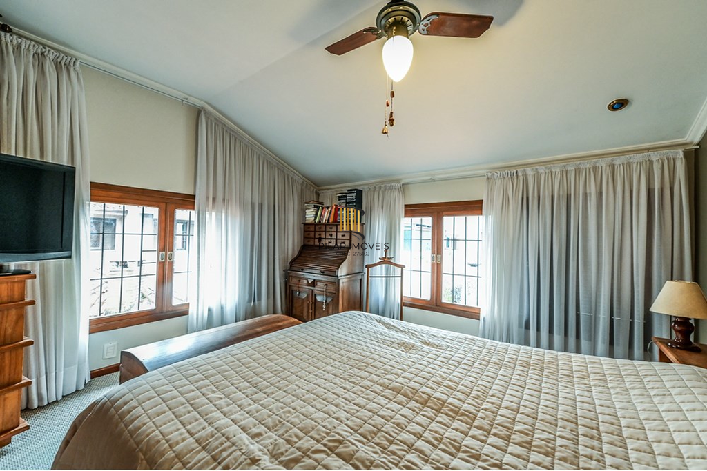 Casa de Condomínio 4 dormitórios no bairro Três Figueiras