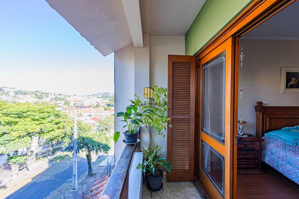Casa 4 dormitórios no bairro Medianeira