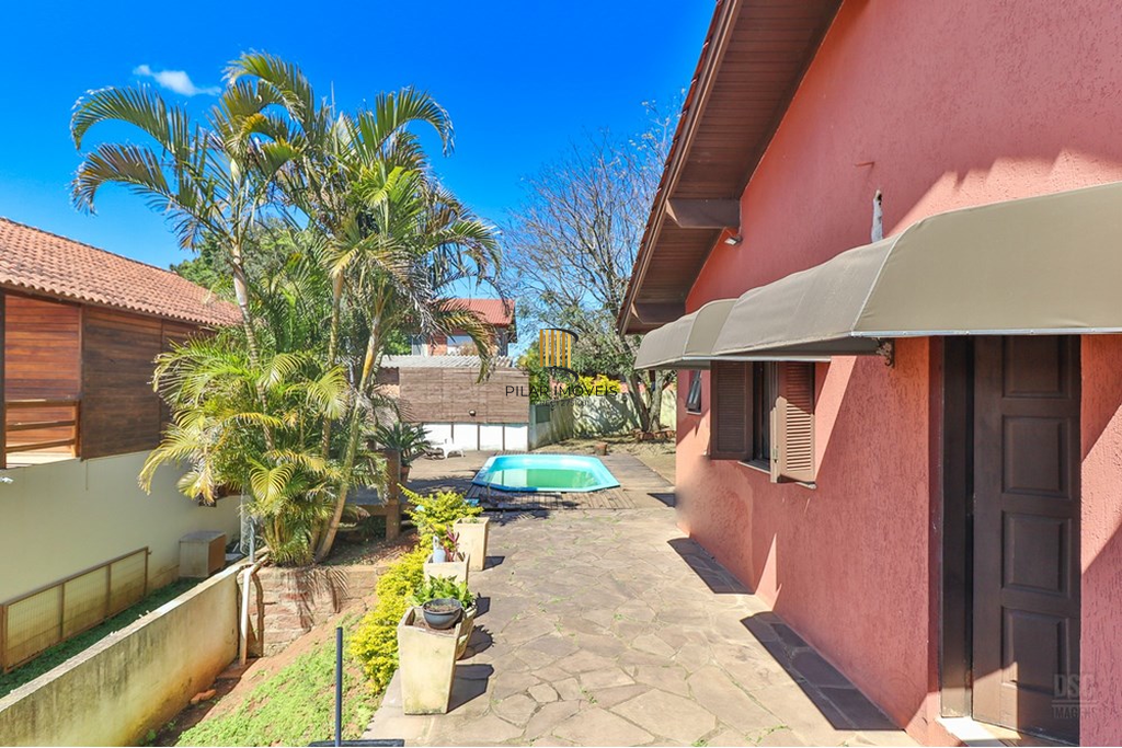 Casa 2 dormitórios no bairro Hípica