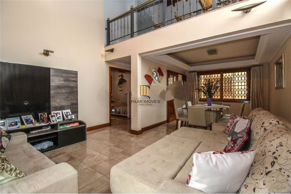 Casa 3 dormitórios no bairro Medianeira