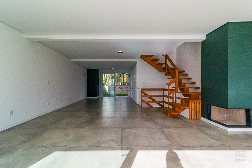 Casa de Condomínio 3 dormitórios no bairro Morro Santana