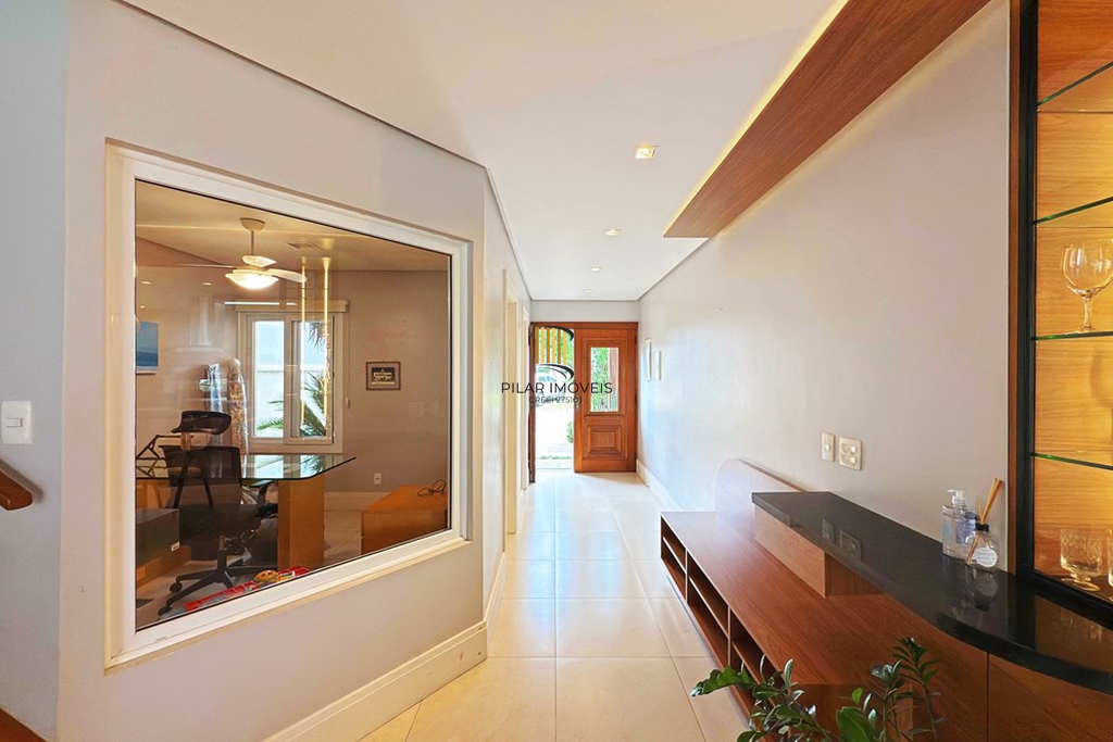 Casa 3 dormitórios no bairro Hípica