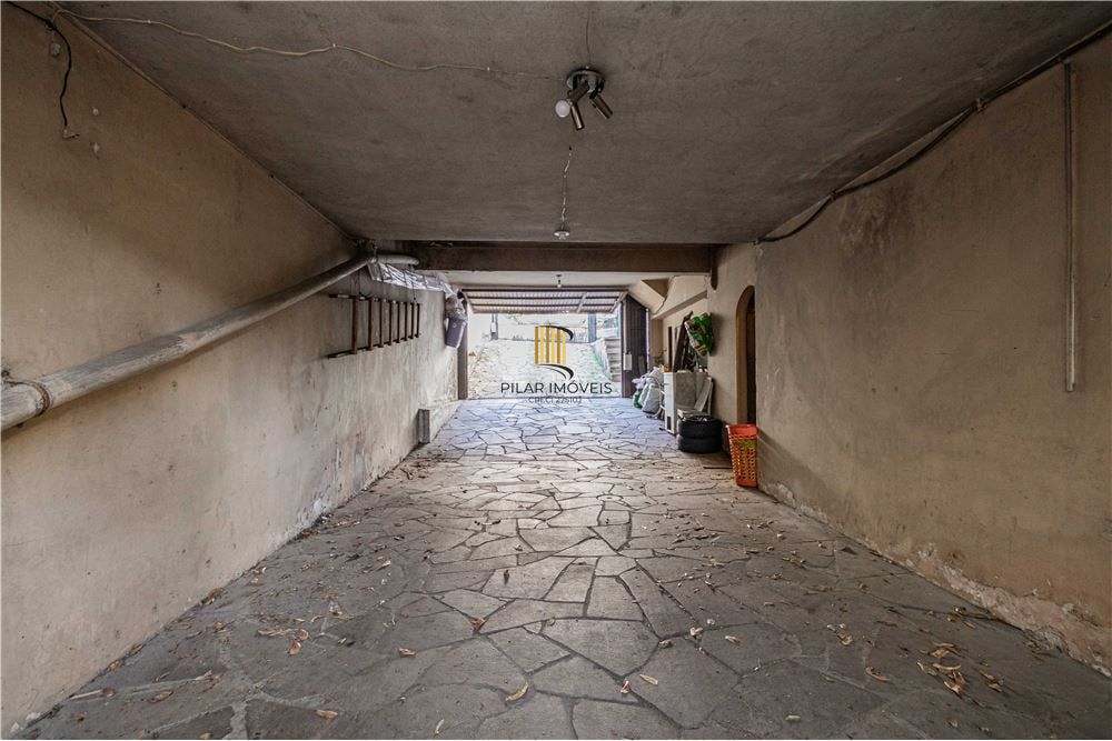 Casa 5 dormitórios no bairro Petrópolis