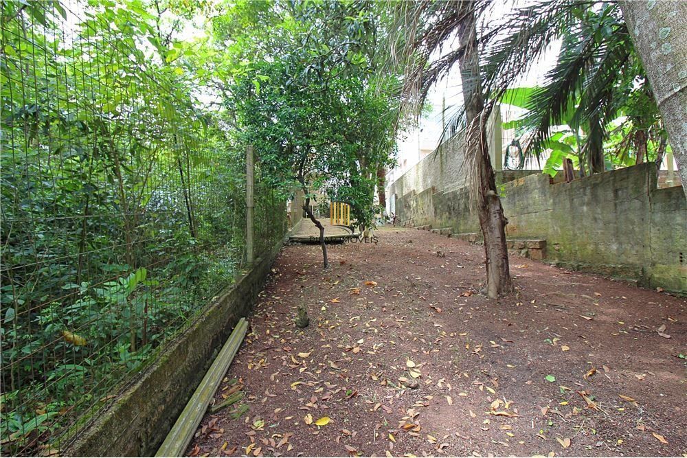 Casa 3 dormitórios no bairro Medianeira