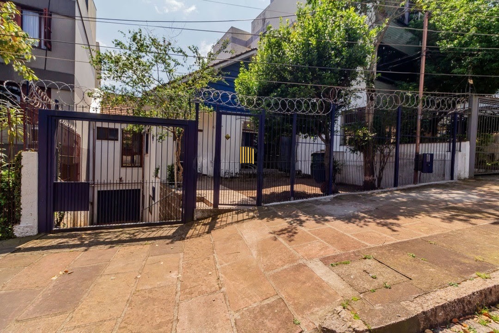 Casa 3 dormitórios no bairro Menino Deus