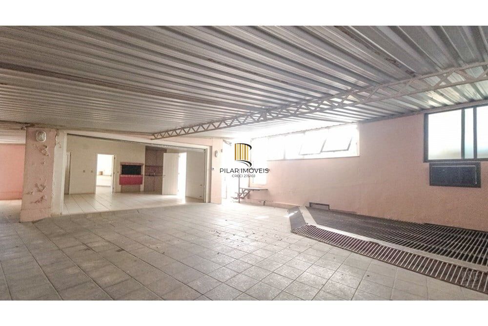 Casa 8 dormitórios no bairro Glória