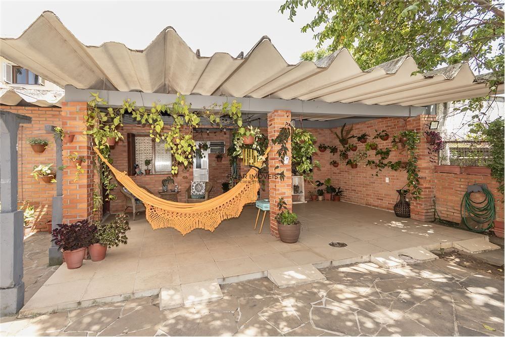 Casa 4 dormitórios no bairro Três Figueiras