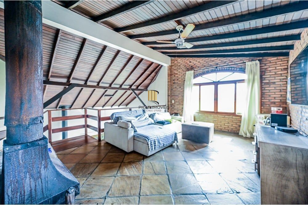 Casa 4 dormitórios no bairro Ipanema
