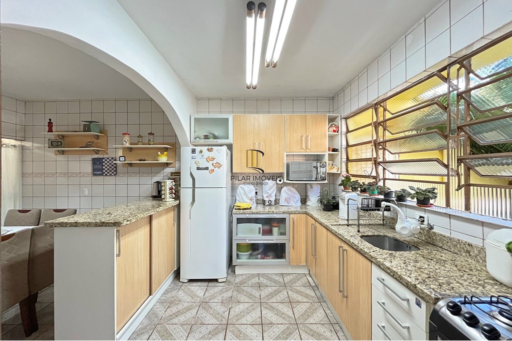 Casa 4 dormitórios no bairro Cristal