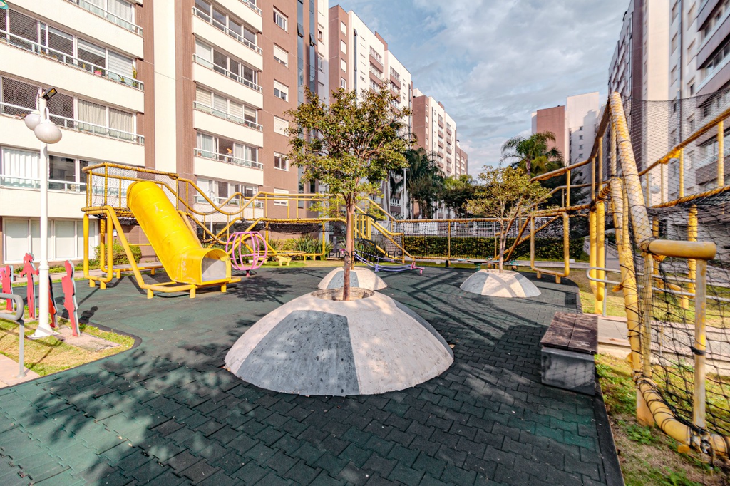 Apartamento 4 dormitórios no bairro Menino Deus