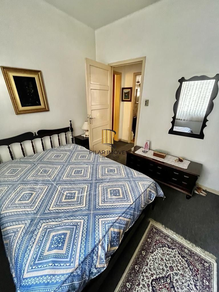 Vende-se apto térreo, com 03 dormitórios, sala com 02 ambientes