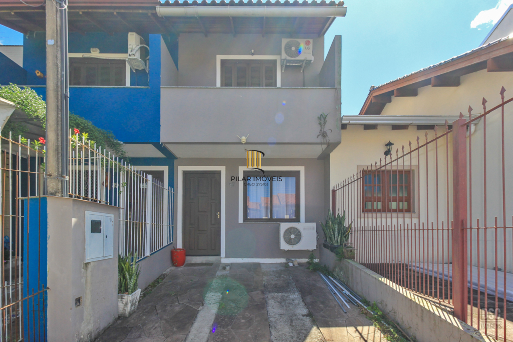 Casa 2 dormitórios no bairro Hípica