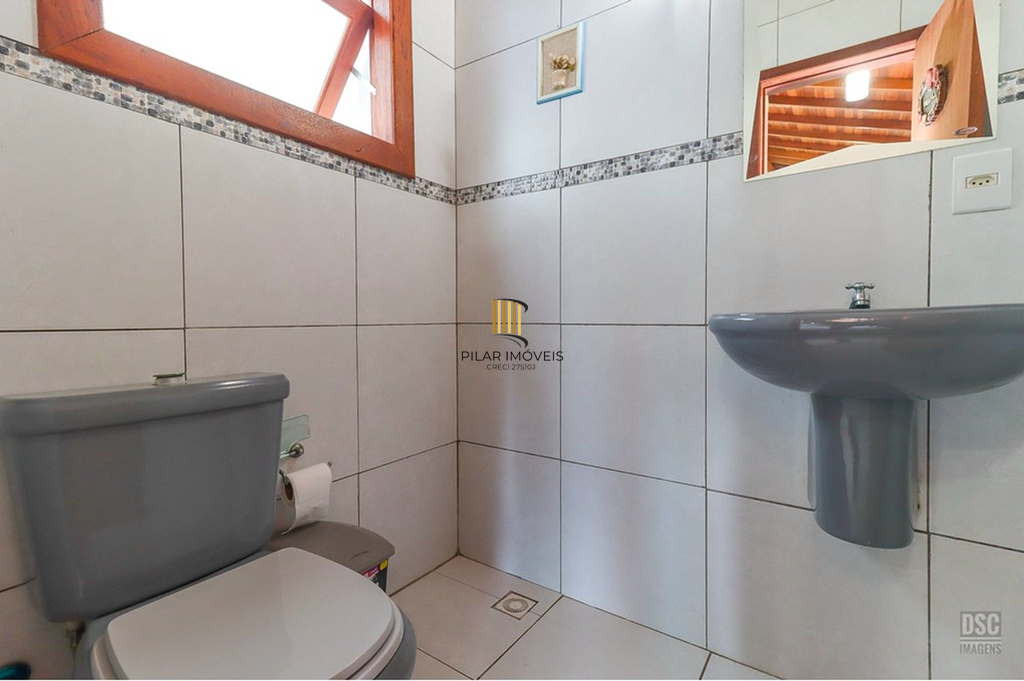 Casa 5 dormitórios no bairro Ipanema