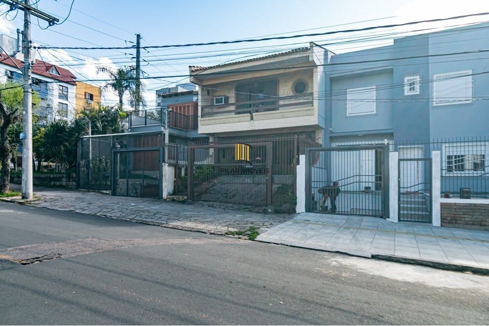 Casa 3 dormitórios no bairro Passo da Areia