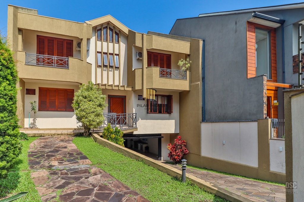 Casa 4 dormitórios no bairro Ipanema