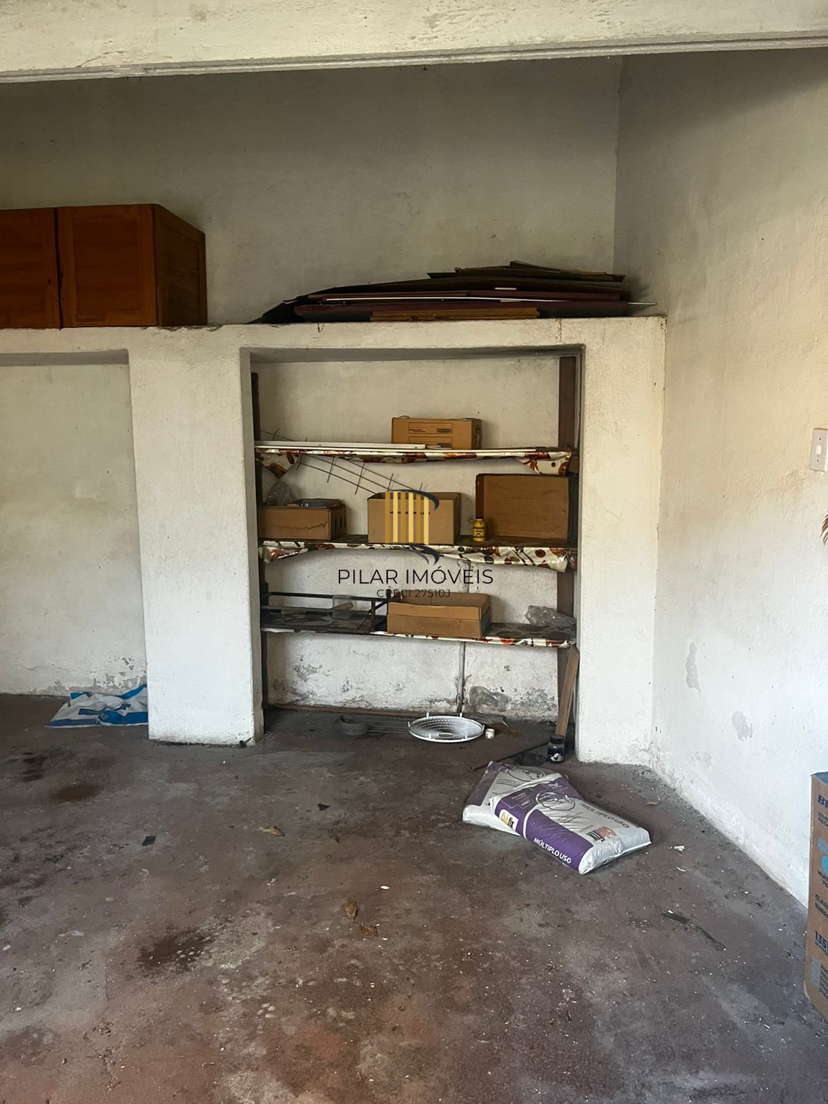 Casa no Passo da Areia, precisa reformas, terreno de 270 m²