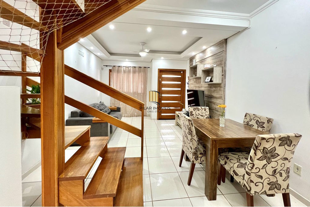 Casa 2 dormitórios no bairro Igara