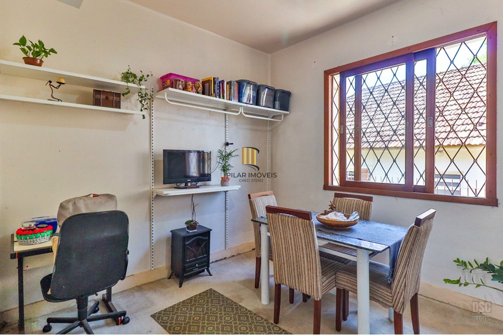 Casa 6 dormitórios no bairro Teresópolis