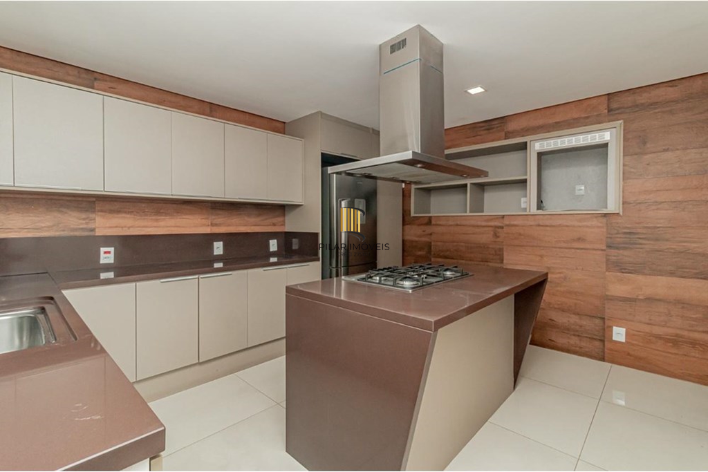 Casa 4 dormitórios no bairro Nonoai